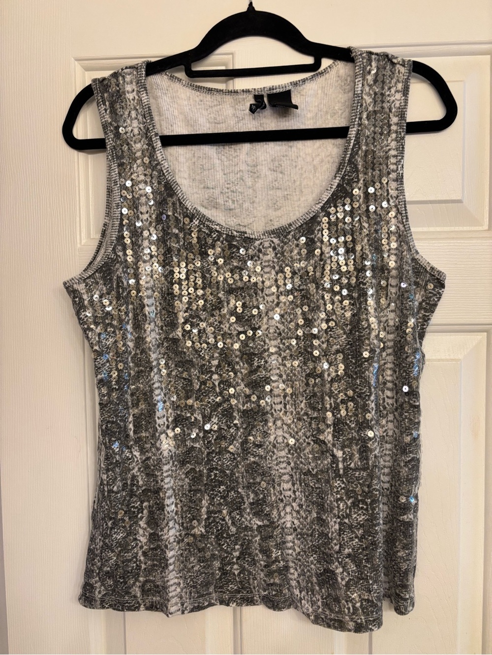 Women’s New Directions dark gray and white sequin tank top size extra large.